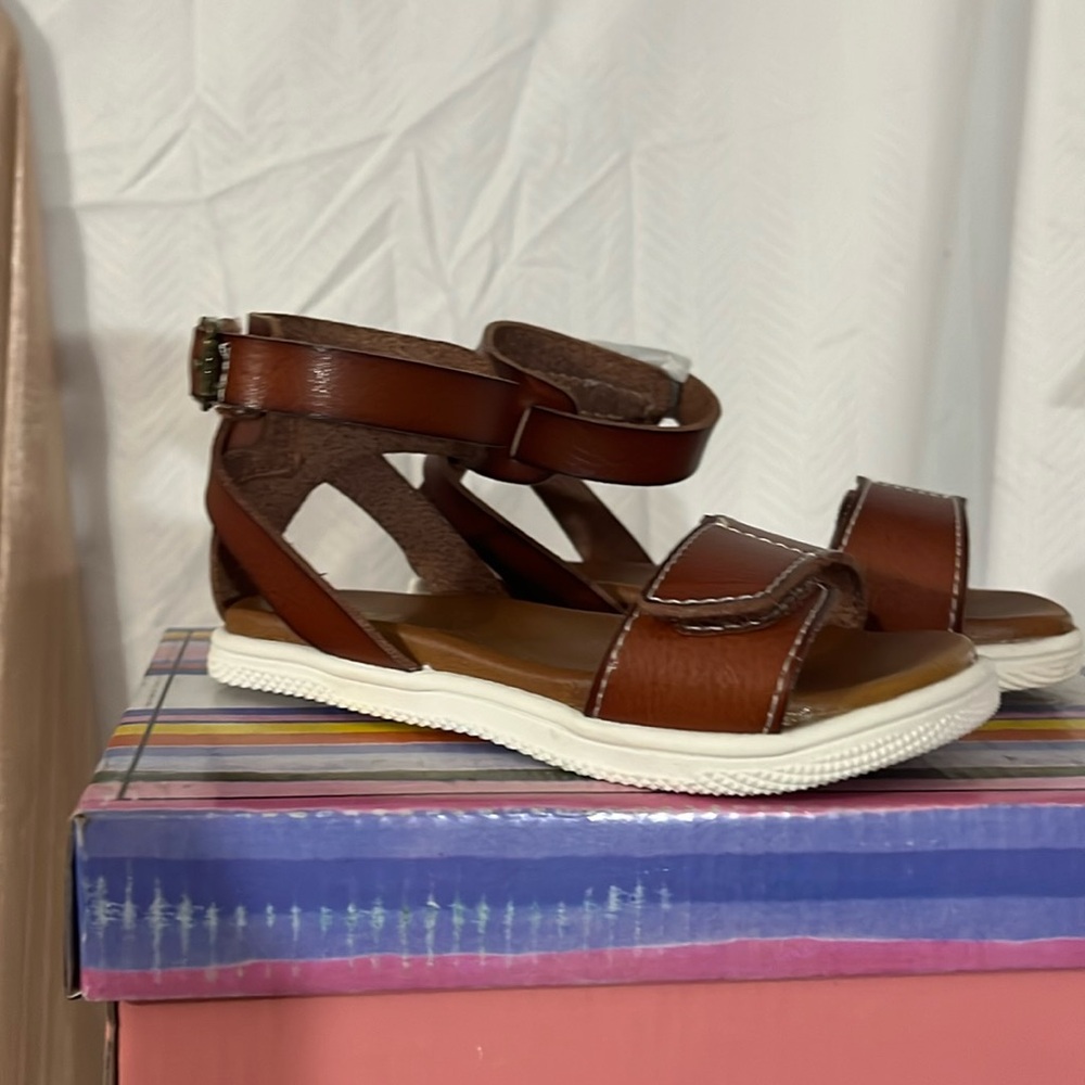 *Mia Kids sandals Brown Size 3‎